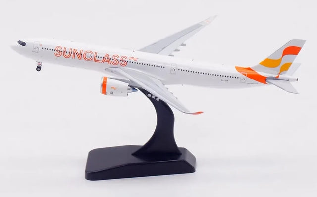 Aviation400 Sunclass Airlines Airbus A330-900 OY-VKP (detachable gear) 1/400 Aircraft Scale Model