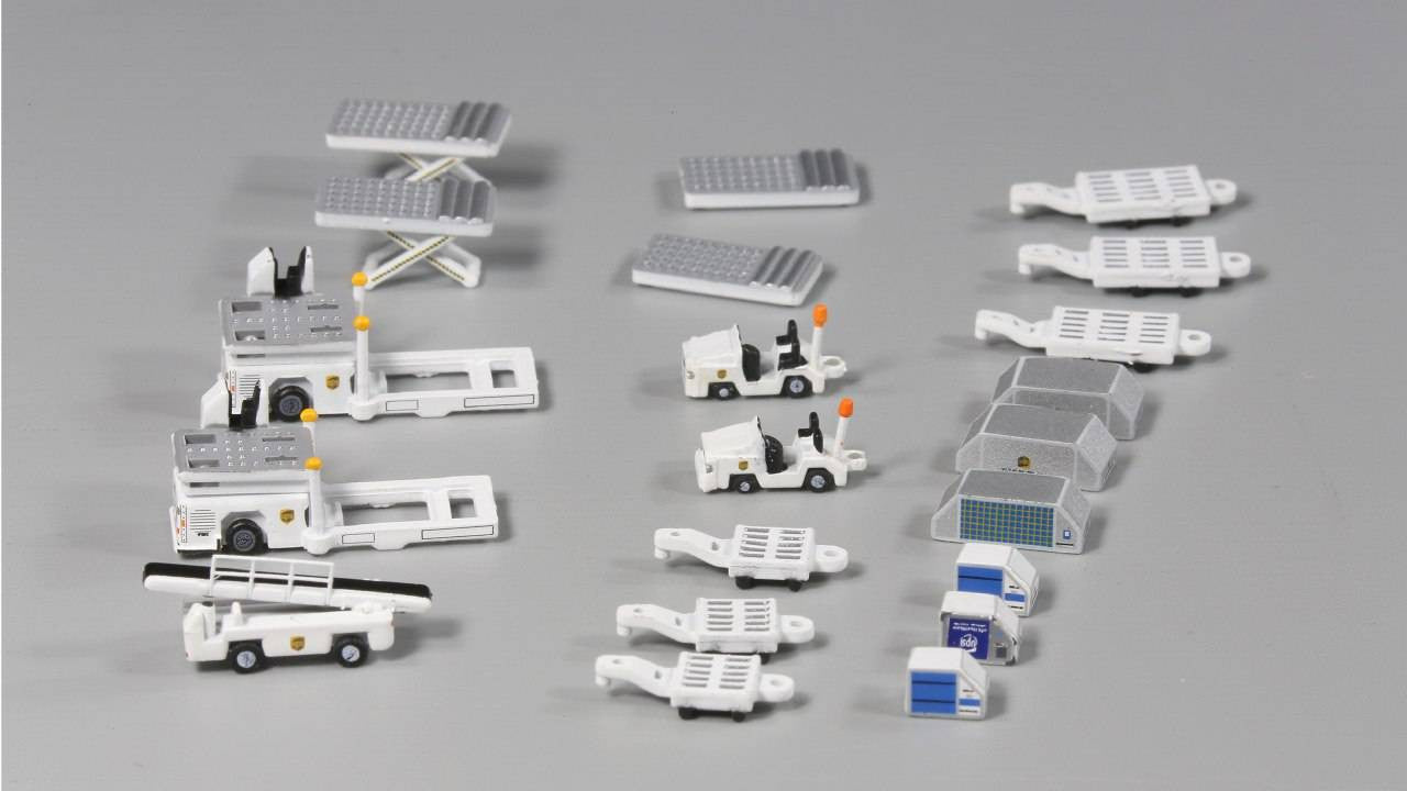 UPS GSE Cargo Loaders, Tows, Dollies and Container set UNLD-CG-4050 1/400