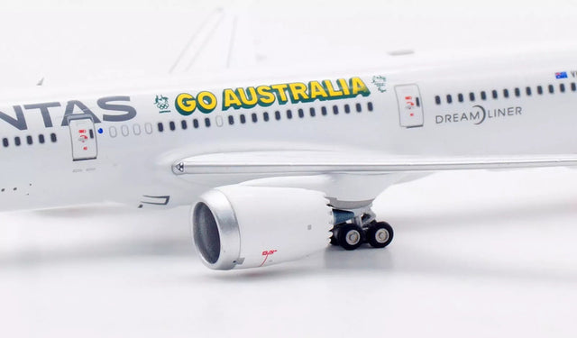Aviation400 Qantas Boeing 787-9 Dreamliner "Go Australia" VH-ZNH (with detachable gear) 1/400 Aircraft Scale Model