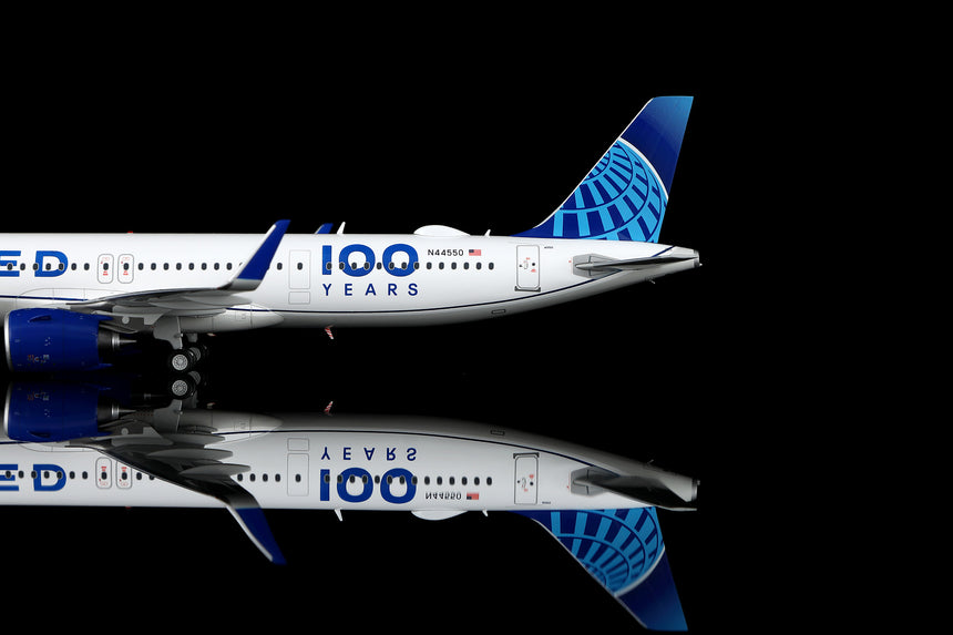 SQ Wings United Airlines Airbus A321neo N44550 1/200 Scale Model