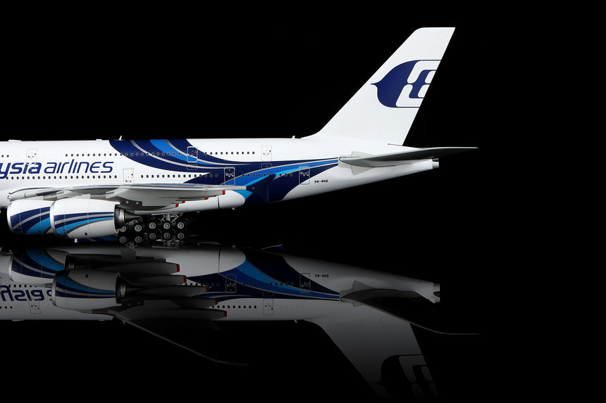SQ Wings Malaysia Airlines Airbus A380 9M-MNB 1/200 Scale Model