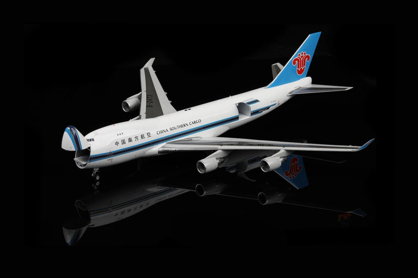 SQ Wings China Southern Airlines Boeing B747-400F B-2473 (Interactive Series) 1/200 Aircraft Scale Model