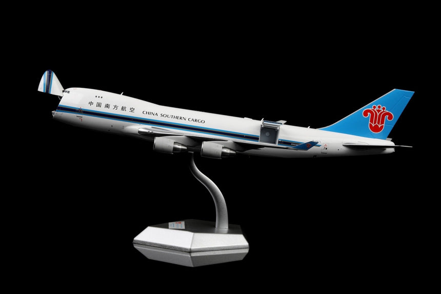 SQ Wings China Southern Airlines Boeing B747-400F B-2473 (Interactive Series) 1/200 Aircraft Scale Model