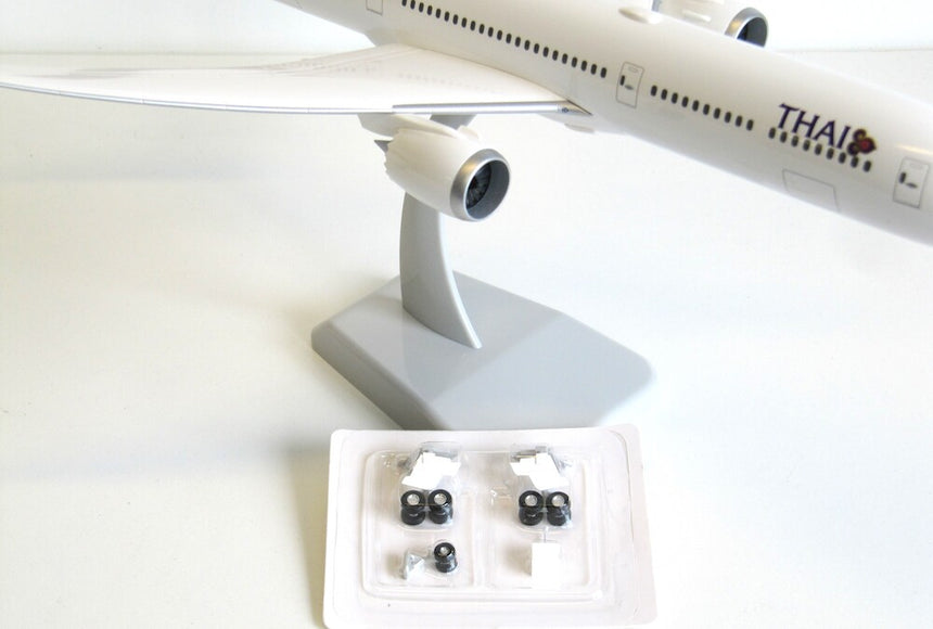 Hogan Thai Boeing 787-10 Dreamliner 1/200 Aircraft Scale Model