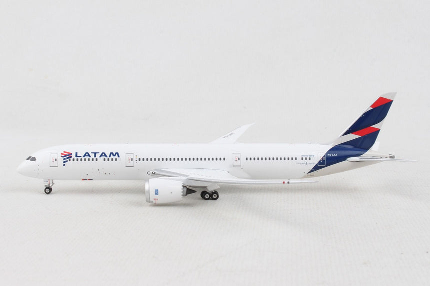 Phoenix Latam Boeing 787-9 PS-LAA 1/400 Aircraft Scale Model