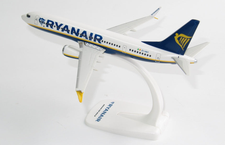 PPC Models Ryanair Boeing 737 MAX Snap-Fit Model Plane 1/200 Aircraft Scale Model