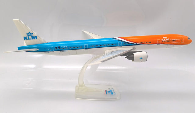 KLM Boeing 777-300ER "Orange Pride New Livery" Snap-Fit Model Plane 1/200 Aircraft Scale Model