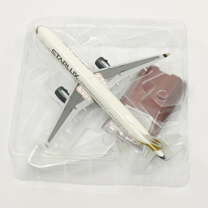 Hogan STARLUX Airlines Airbus A321NEO (with wooden stand and landing gear) 1/200 Aircraft Scale Model