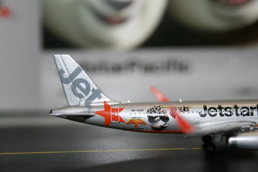 Phoenix JetStar Airbus A320 VH-VFX 1/400 Aircraft Scale Model