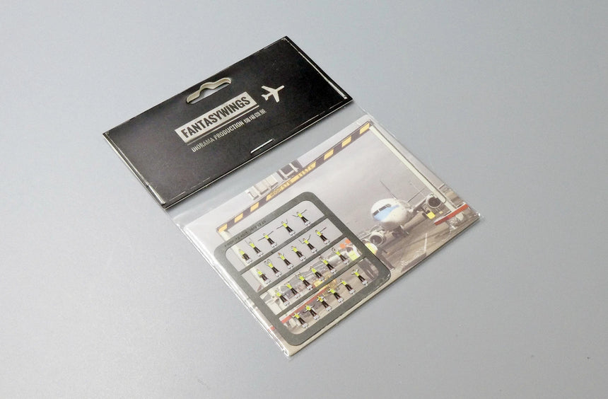 Fantasy Wings Marshaller Staff Airport Figures 1/400 FWDP-PS-4011