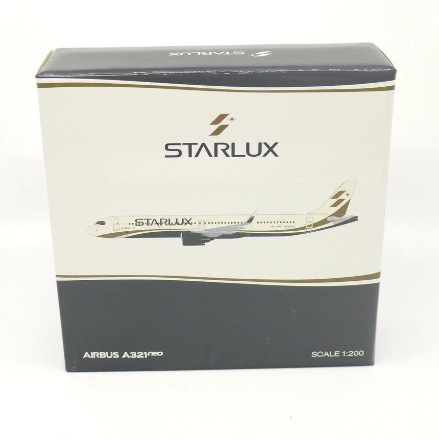Hogan STARLUX Airlines Airbus A321NEO (with wooden stand and landing gear) 1/200 Aircraft Scale Model