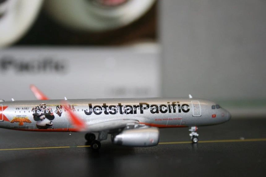Phoenix JetStar Airbus A320 VH-VFX 1/400 Aircraft Scale Model