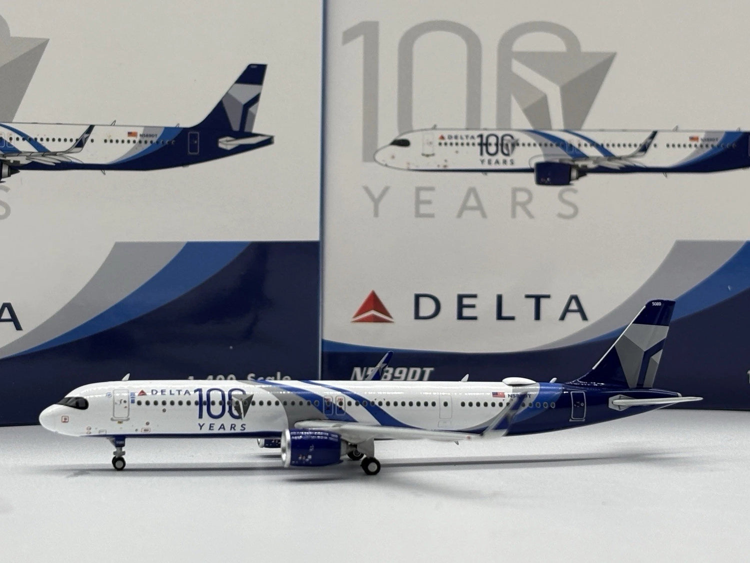 Phoenix Delta Air Lines 100th Airbus A321neo N589DT 1/400 Aircraft Scale Model