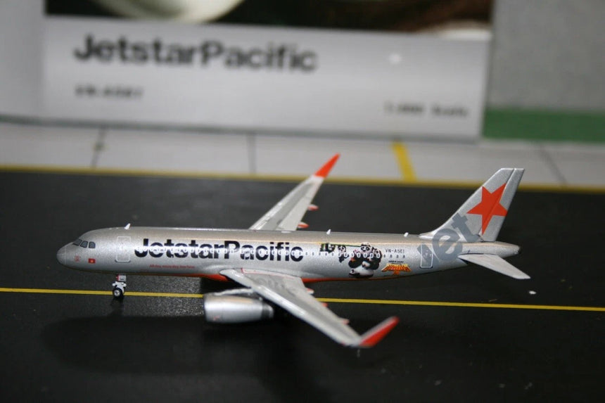 Phoenix JetStar Airbus A320 VH-VFX 1/400 Aircraft Scale Model