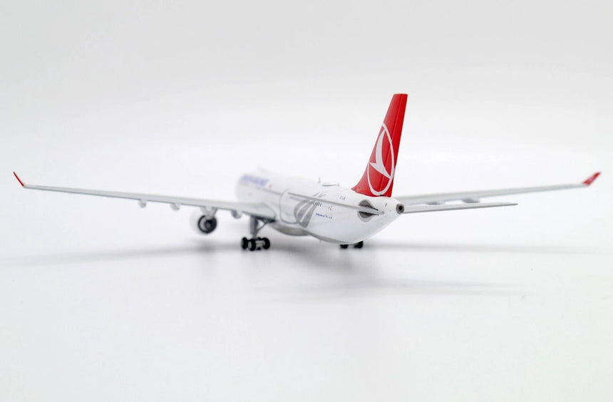 JC Wings Turkish Airlines Airbus A330-300 TC-LNE 1/400 Scale Model