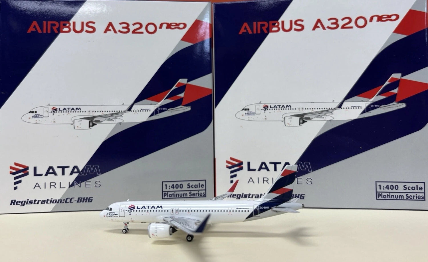Phoenix Latam Airbus A320Neo CC-BHG 1/400 Aircraft Scale Model