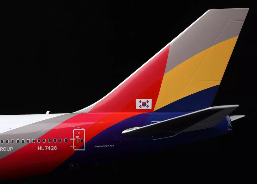 SQ Wings Asiana Airlines "Last Asiana Airlines Boeing 747-400" Boeing B747-400 HL7428 1/200 Scale