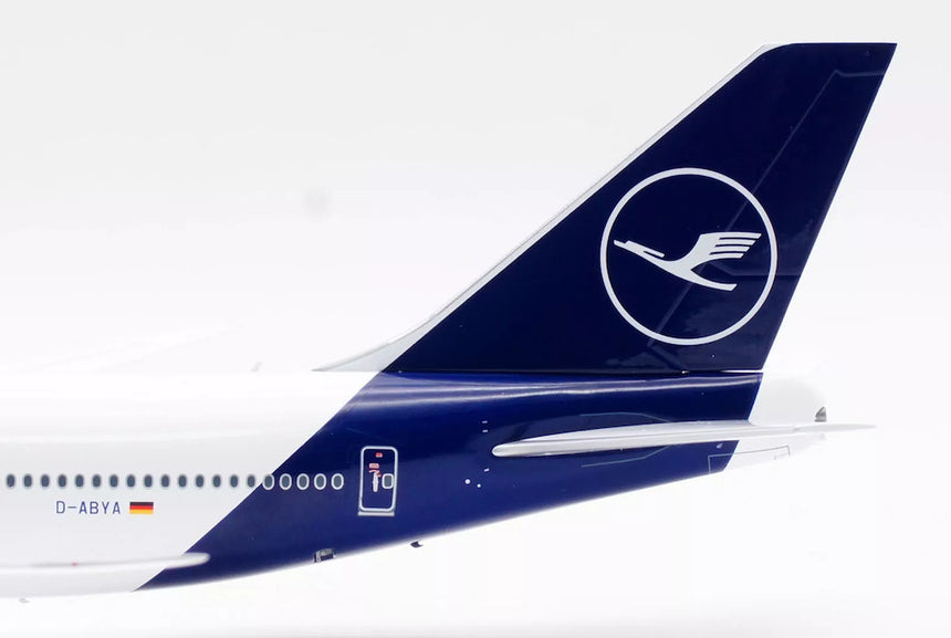 SQ Wings Lufthansa Boeing B747-8 D-ABYA 1/200 Aircraft Scale Model