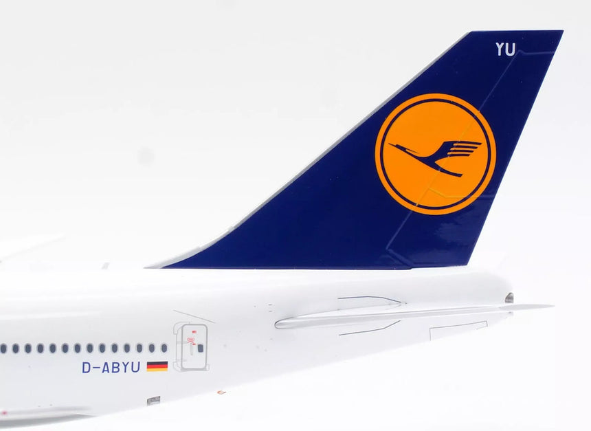 SQ Wings Lufthansa Boeing B747-8 D-ABYU 1/200 Aircraft Scale Model