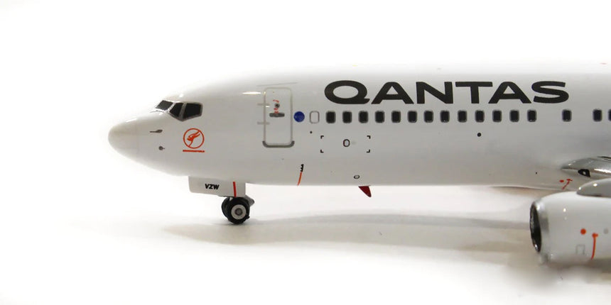 Phoenix Qantas Boeing 737-800 VH-VZW 1/400 Aircraft Scale Model