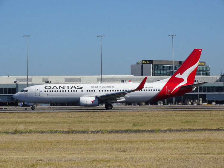 Phoenix Qantas Boeing 737-800 VH-VZW 1/400 Aircraft Scale Model