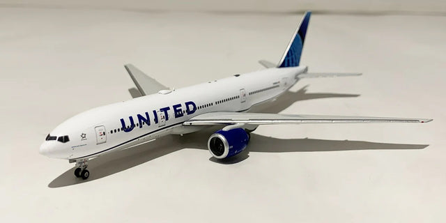 Phoenix United Airlines Boeing 777-200ER N78004 1/400 Aircraft Scale Model