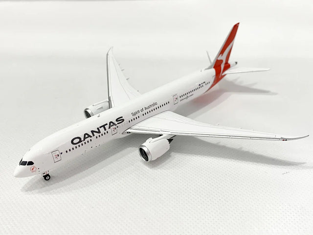 Phoenix Qantas Regular Boeing B787-9 VH-ZNN 1/400 Aircraft Scale Model