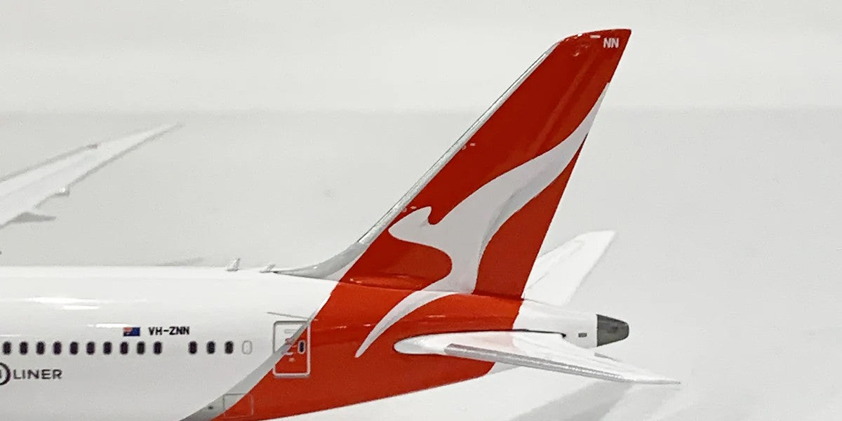 Phoenix Qantas Regular Boeing B787-9 VH-ZNN 1/400 Scale