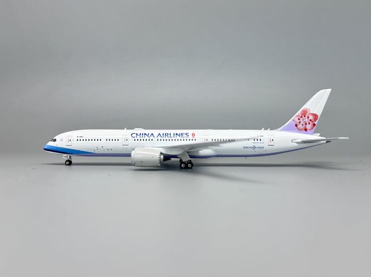 Phoenix China Airlines Boeing B787-9 B-18811 1/400 Aircraft Scale Model