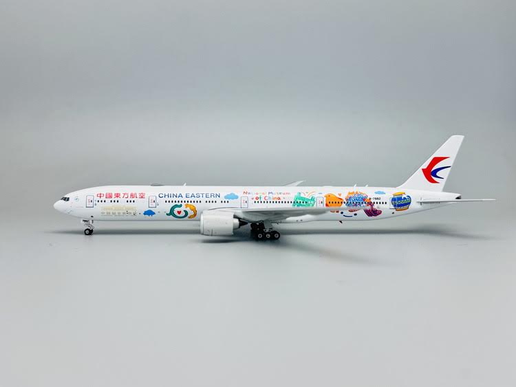 Phoenix China Eastern National Museum of China Boeing B777-300ER B-7882 1/400 Aircraft Scale Model