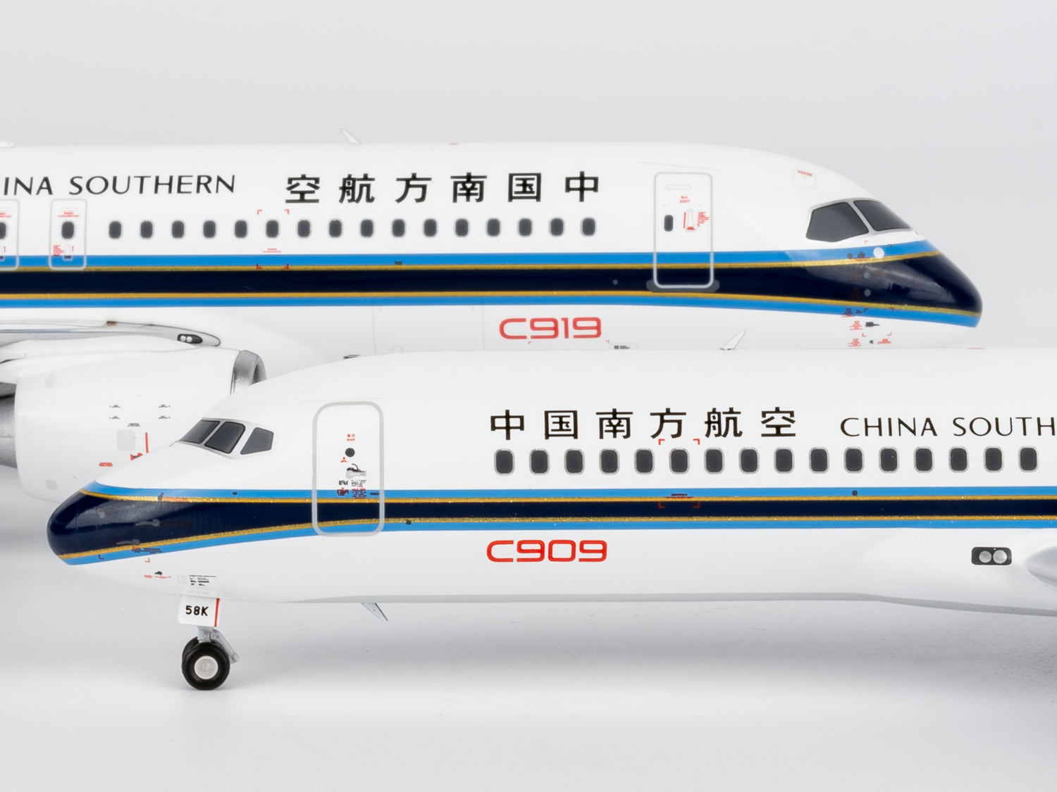 NG Models China Southern Airlines COMAC C909 (ARJ21-700) B-658K 1/200 Aircraft Scale Model