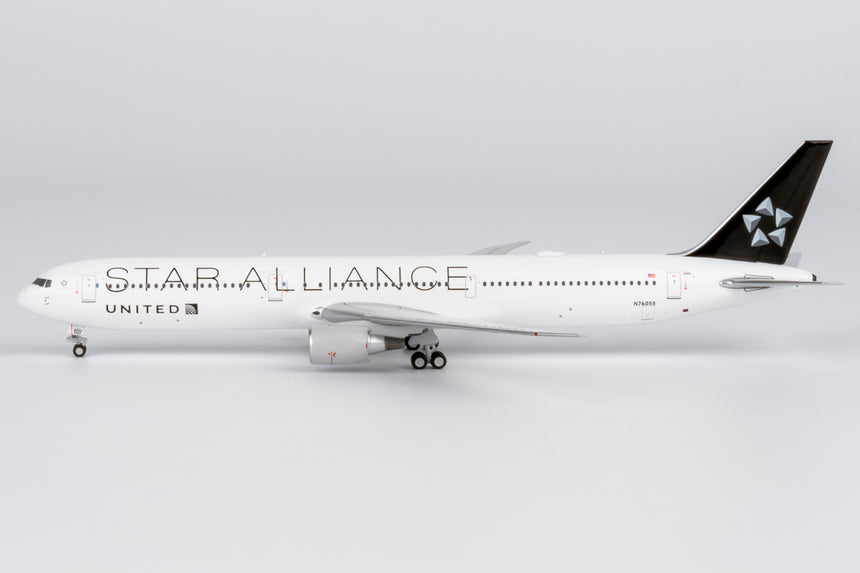 NG Models United Airlines (Star Alliance livery) Boeing 767-400ER N76055 1/400 Aircraft Scale Model