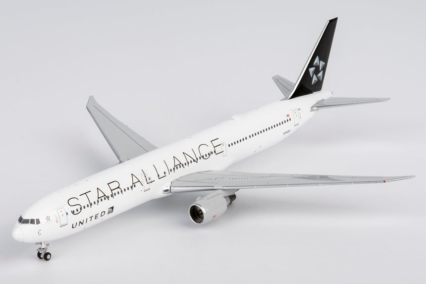 NG Models United Airlines (Star Alliance livery) Boeing 767-400ER N76055 1/400 Aircraft Scale Model