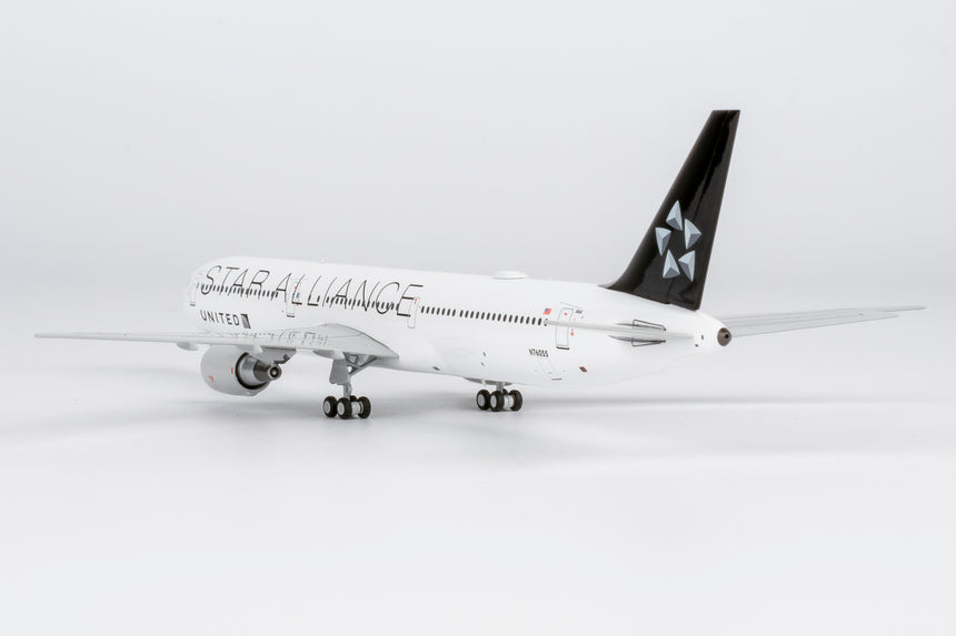 NG Models United Airlines (Star Alliance livery) Boeing 767-400ER N76055 1/400 Aircraft Scale Model