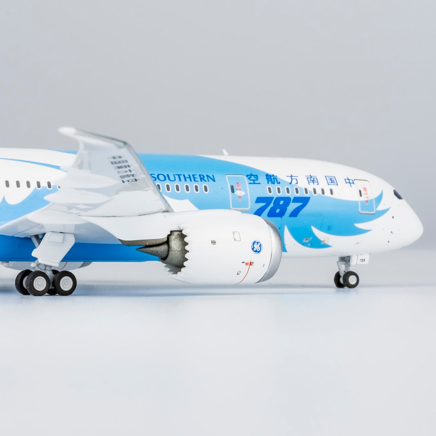 NG Models China Southern Airlines "equipped with Rolls-Royce engines" Boeing 787-8 Dreamliner B-2725 1/400 Scale