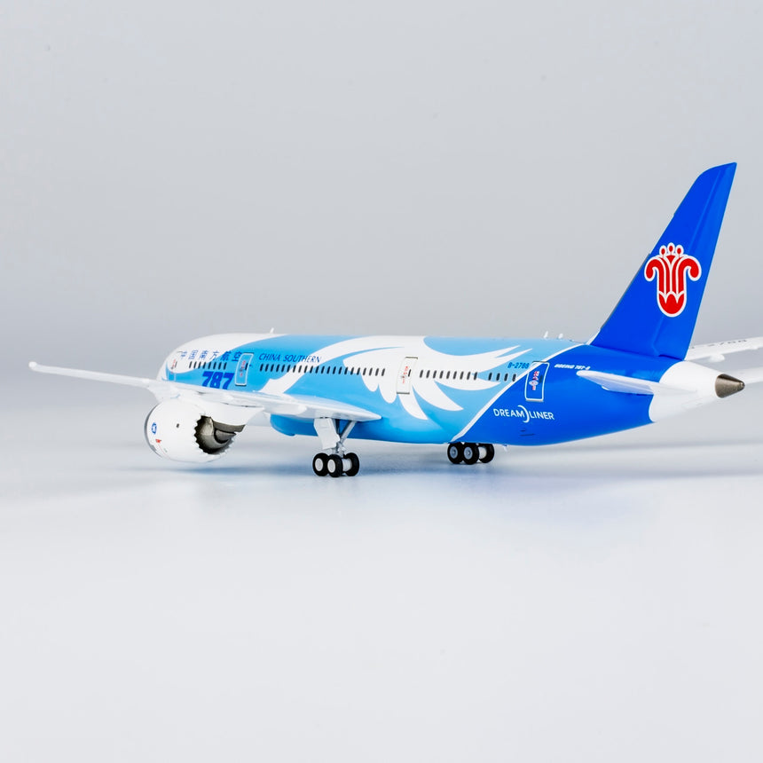 NG Models China Southern Airlines "equipped with Pratt & Whitney engines" Boeing 787-8 Dreamliner B-2788 1/400 Scale