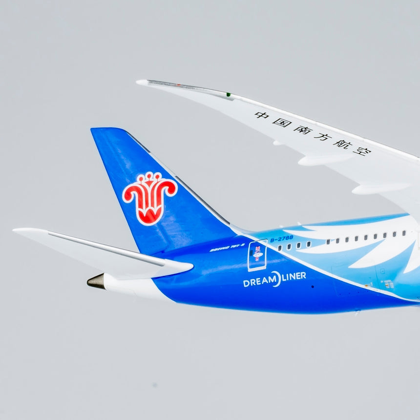 NG Models China Southern Airlines "equipped with Pratt & Whitney engines" Boeing 787-8 Dreamliner B-2788 1/400 Scale