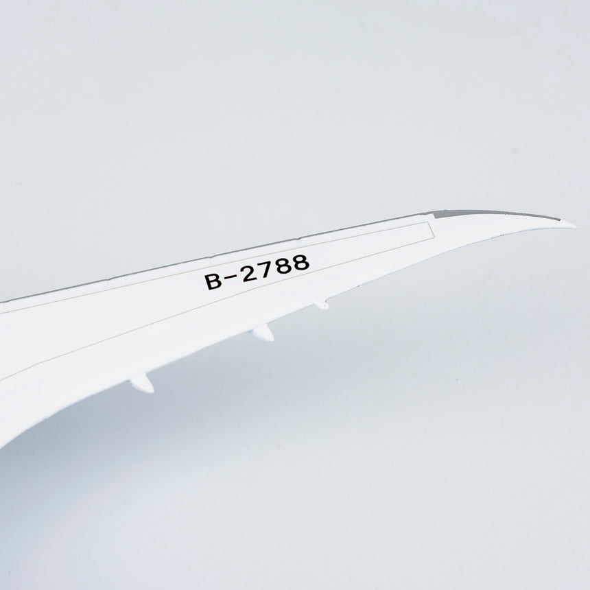 NG Models China Southern Airlines "equipped with Pratt & Whitney engines" Boeing 787-8 Dreamliner B-2788 1/400 Scale