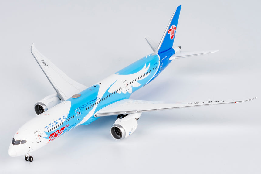 NG Models China Southern Airlines the 787th 787 ever delivered Boeing 787-9 Dreamliner B-1168 1/400 Scale