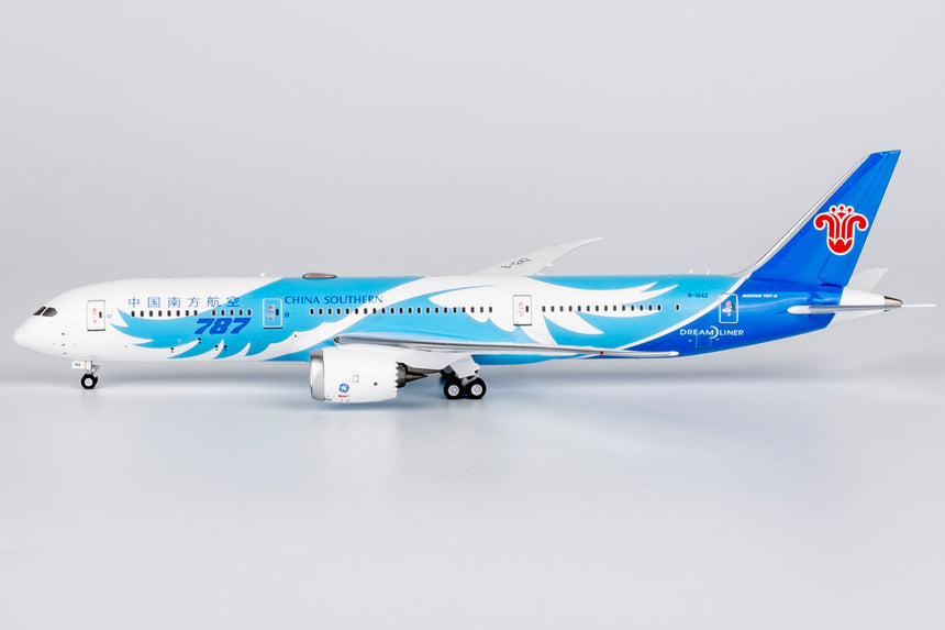 NG Models China Southern Airlines the 1st 787-9 introduced by CZ Boeing 787-9 Dreamliner B-1242 1/400 Aircraft Scale Model