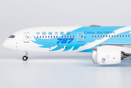 NG Models China Southern Airlines the 1st 787-9 introduced by CZ Boeing 787-9 Dreamliner B-1242 1/400 Aircraft Scale Model