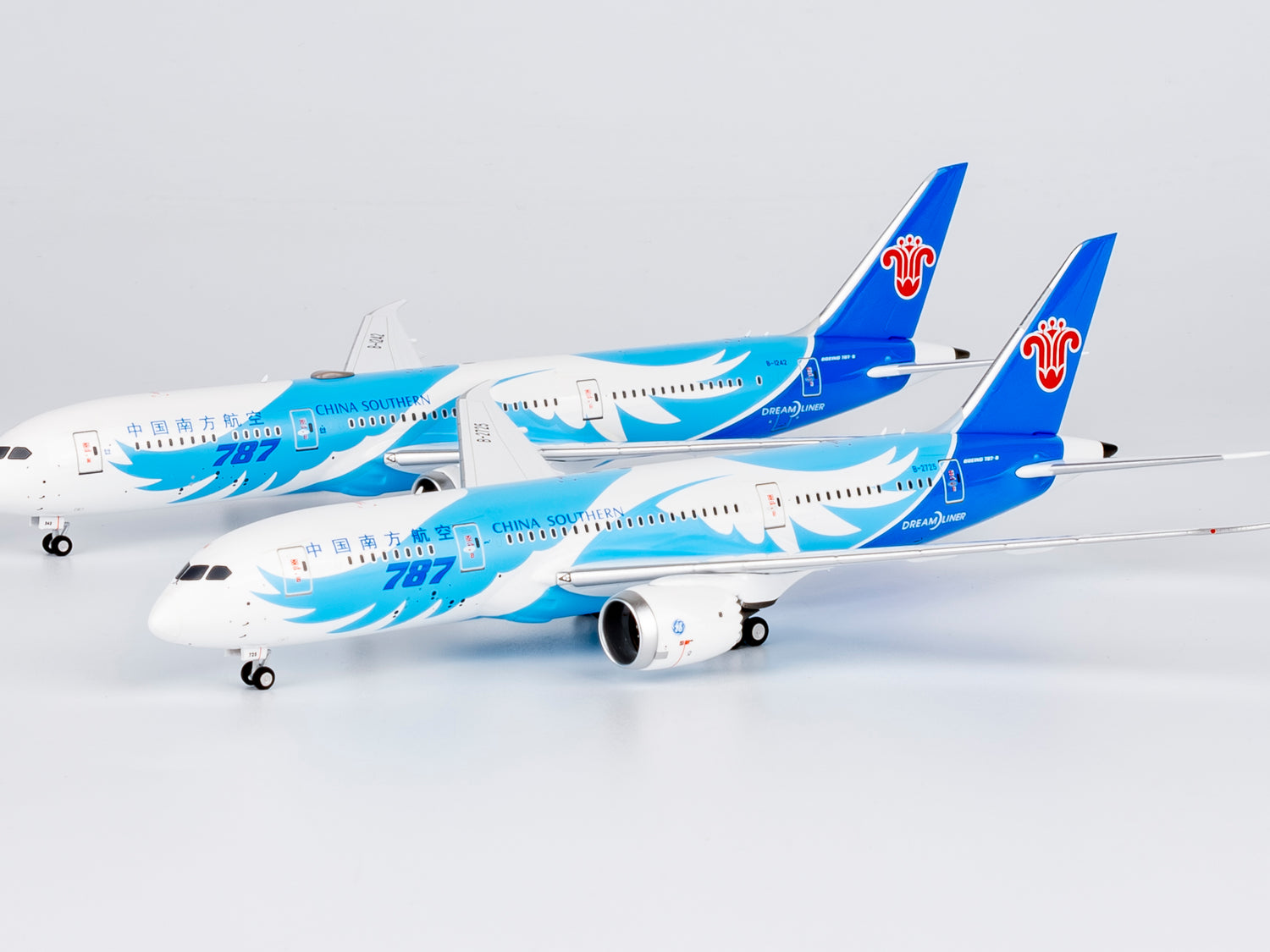 NG Models China Southern Airlines the 1st 787-9 introduced by CZ Boeing 787-9 Dreamliner B-1242 1/400 Aircraft Scale Model