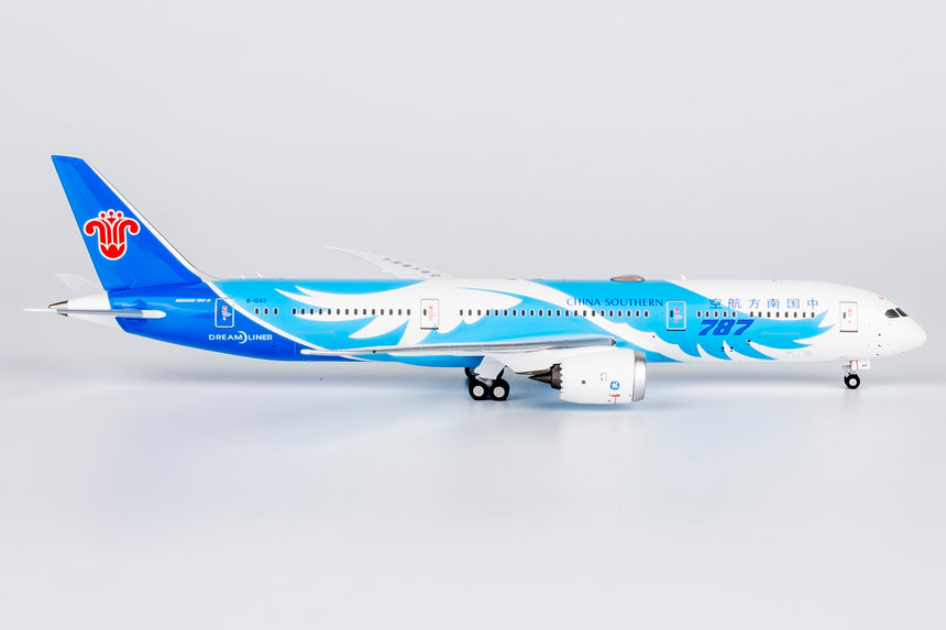NG Models China Southern Airlines the 1st 787-9 introduced by CZ Boeing 787-9 Dreamliner B-1242 1/400 Aircraft Scale Model