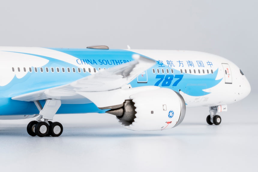 NG Models China Southern Airlines the 1st 787-9 introduced by CZ Boeing 787-9 Dreamliner B-1242 1/400 Aircraft Scale Model