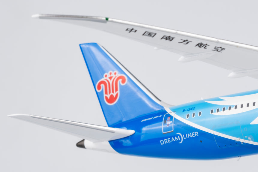 NG Models China Southern Airlines the 1st 787-9 introduced by CZ Boeing 787-9 Dreamliner B-1242 1/400 Aircraft Scale Model