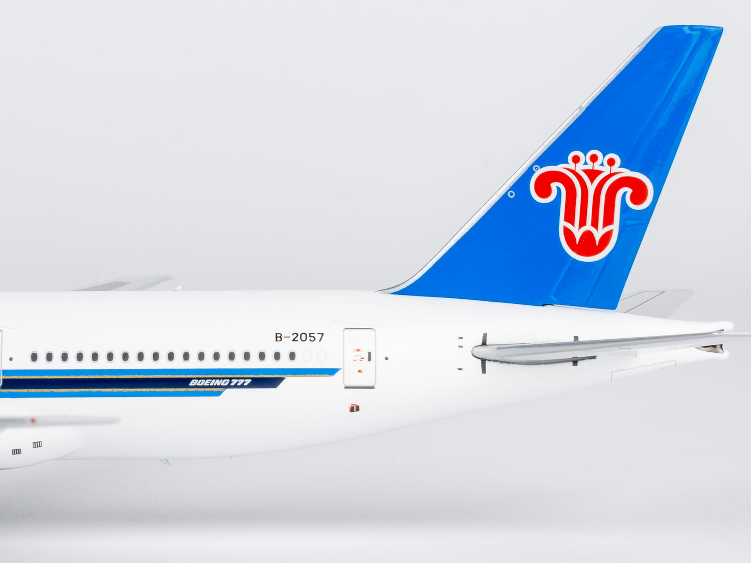 NG Models China Southern Airlines “PEARL OF THE SOUTH - 南方明珠”号; ETOPS - 越太平洋延程飞行 Boeing 777-200ER B-2057 1/400 Aircraft Scale Model