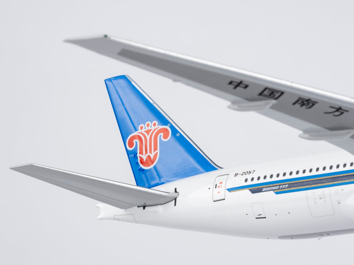 NG Models China Southern Airlines “PEARL OF THE SOUTH - 南方明珠”号; ETOPS - 越太平洋延程飞行 Boeing 777-200ER B-2057 1/400 Aircraft Scale Model
