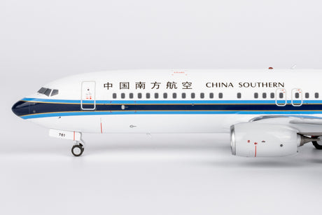 NG Models China Southern Airlines Boeing 737-800/w B-5761 1/200 Scale
