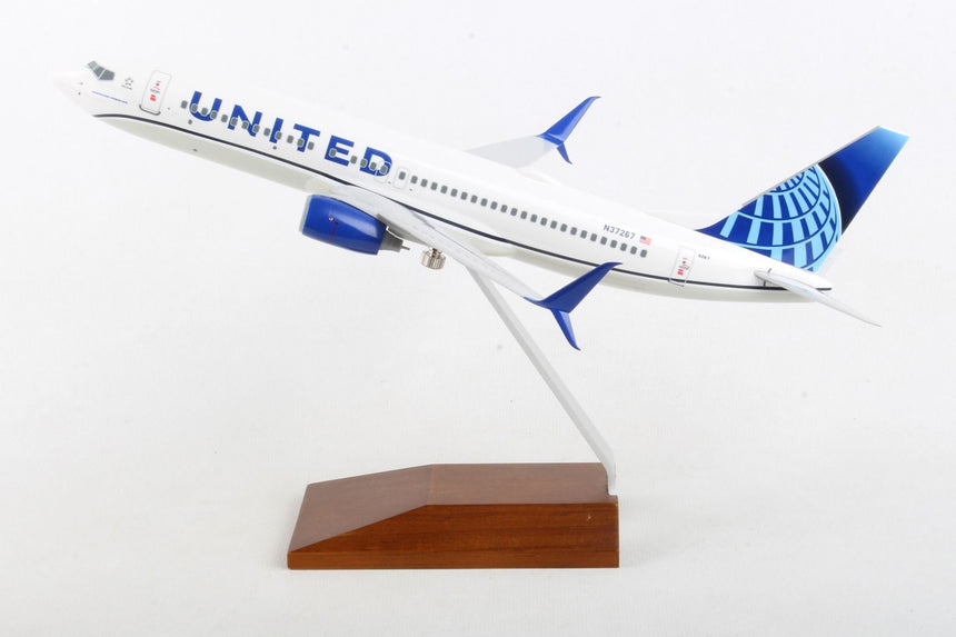 SkyMarks United Boeing 737-800 W/Wood Stand 2019 New Livery 1/130 Scale