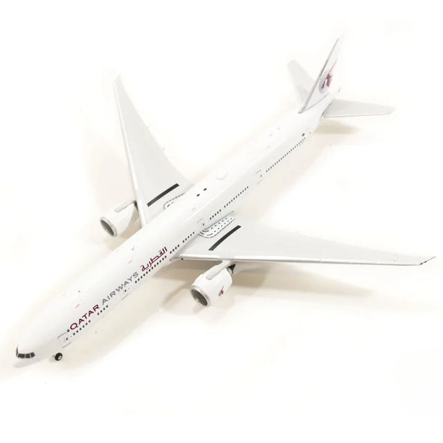 Phoenix Qatar Airways Boeing 777-300ER A7-BOC 1/400 Aircraft Scale Model